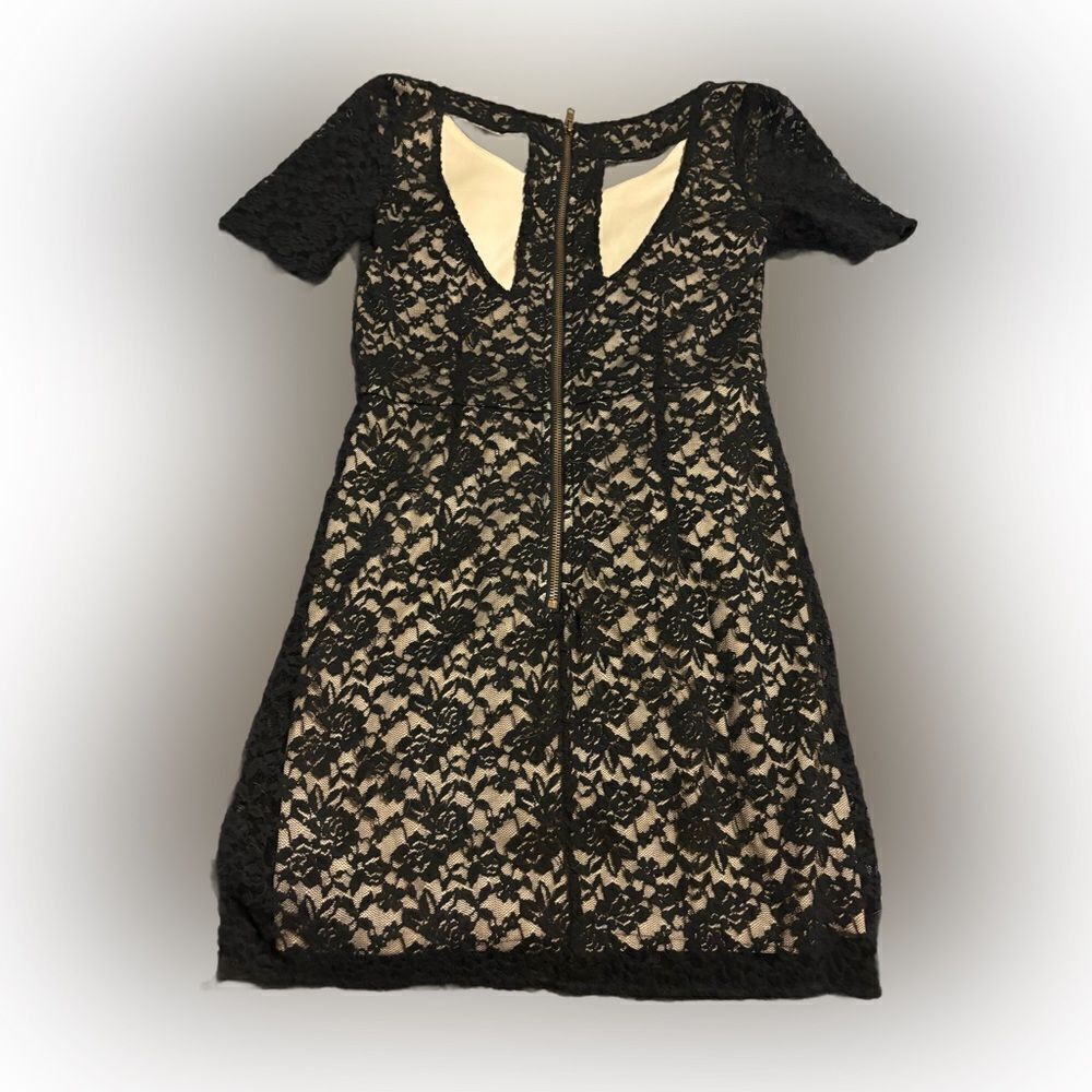 Moon Collection Lace Dress - Picture 2 of 3